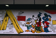 801929 Afbeelding van de stripfiguren Donald Duck, Pluto, Goofy en Bobo op een door Joop Geesink ontworpen ...
